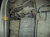 Расположение ЭБУ двигателя Nissan Tiida